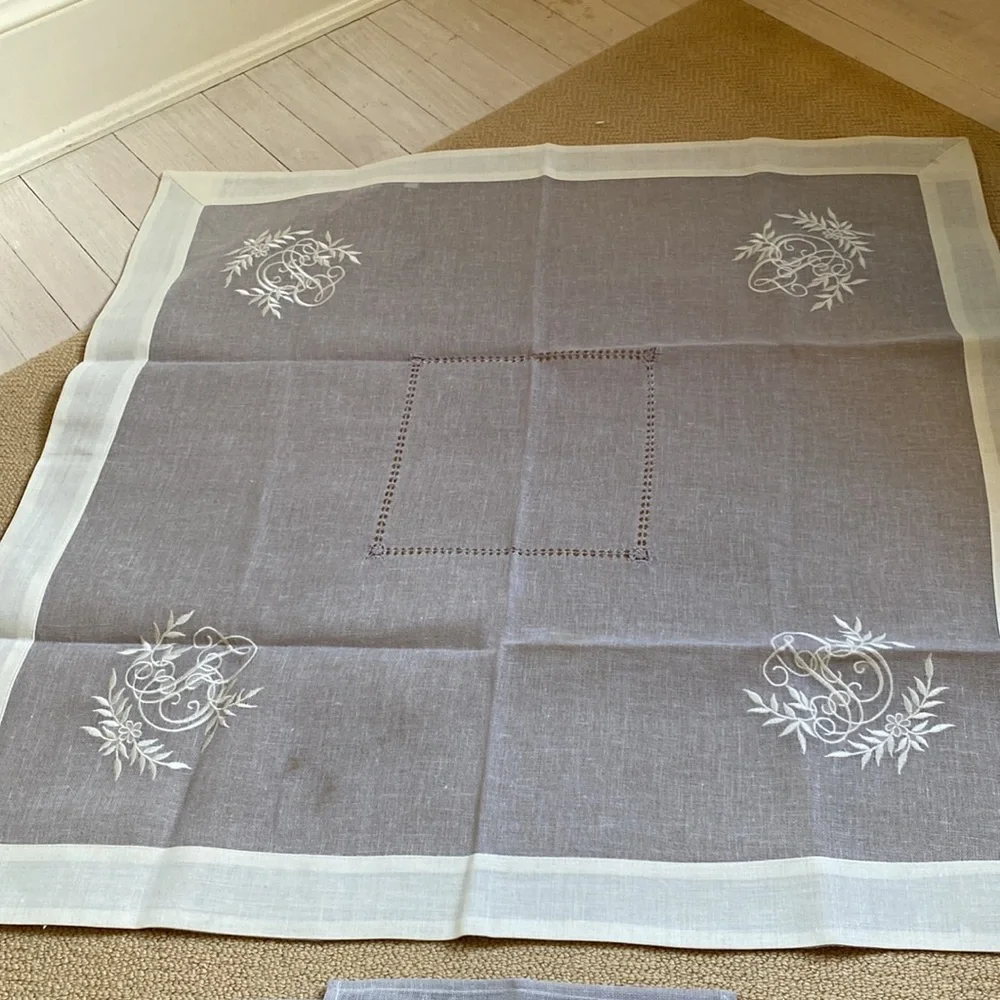 Gray and ivory embroidered Tablecloth & 4 napkins set from France NWOT